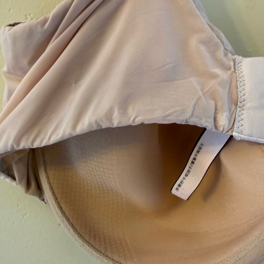 Victoria's Secret Angelight Full-Coverage Light Blush Underwire Everyday Bra - Picture 4 of 7